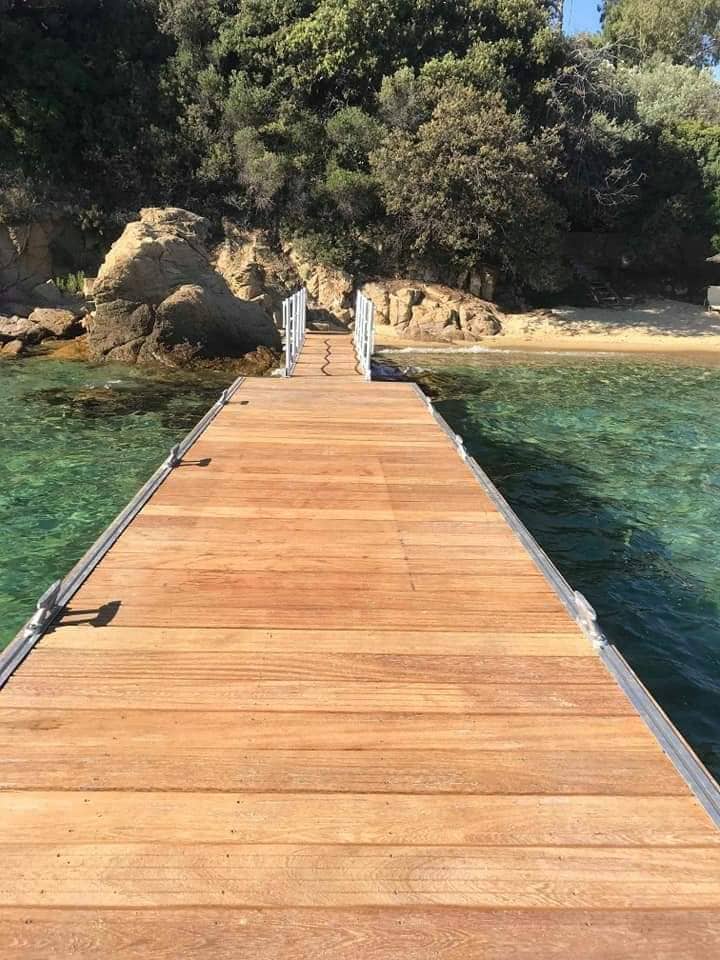 New floating platform for easy access on Porto Paradiso
